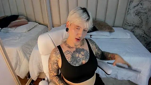 Snapshot of amy_ink chatting on November 1, 2025, 11:37 am amy ink online show from November 1, 2025, 11:37 am