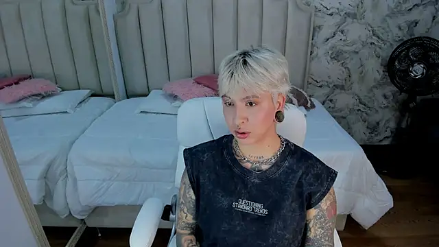 Snapshot of amy_ink chatting on October 18, 2025, 11:23 am amy ink online show from October 18, 2025, 11:23 am