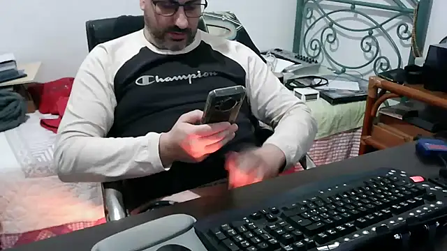 Snapshot of Italian_dark_desire chatting on January 10, 2026, 9:21 pm Italian dark desire online show from January 10, 2026, 9:21 pm