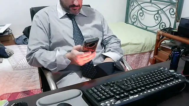 Snapshot of Italian_dark_desire chatting on December 4, 2025, 8:30 pm Italian dark desire online show from December 4, 2025, 8:30 pm