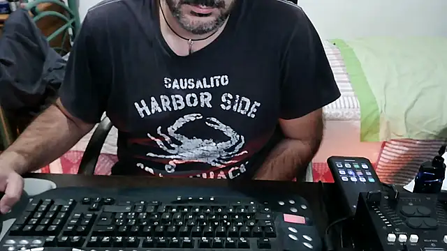 Snapshot of Italian_dark_desire chatting on November 19, 2025, 10:10 pm Italian dark desire online show from November 19, 2025, 10:10 pm