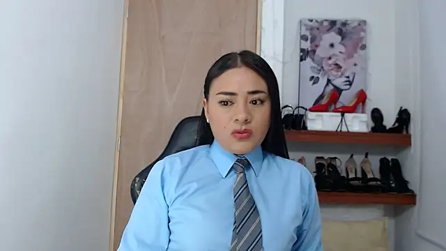 Snapshot of ReyleDoll chatting on January 30, 2025, 7:15 pm ReyleDoll online show from January 30, 2025, 7:15 pm