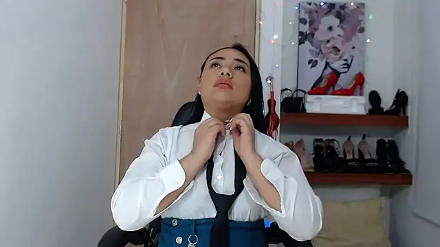 Snapshot of ReyleDoll chatting on January 30, 2025, 10:19 pm ReyleDoll online show from January 30, 2025, 10:19 pm