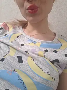 YogisticJuli666 online show from October 30, 2025, 5:28 am