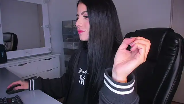 Lisegg  online show from March 18, 2025, 2:39 pm