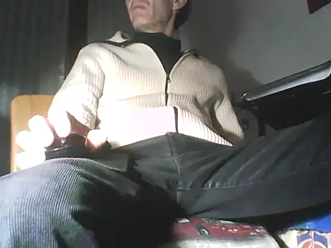 Snapshot of Moro_ra chatting on December 14, 2025, 7:41 pm Moro ra online show from December 14, 2025, 7:41 pm