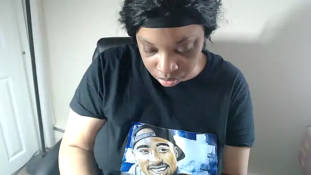 Sexymona1218 online show from April 15, 2026, 7:18 pm