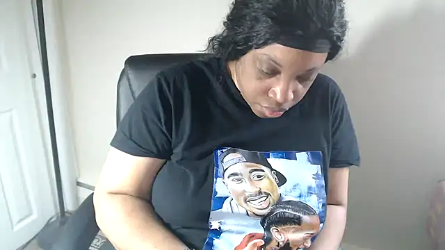 Sexymona1218 online show from April 15, 2026, 7:58 pm