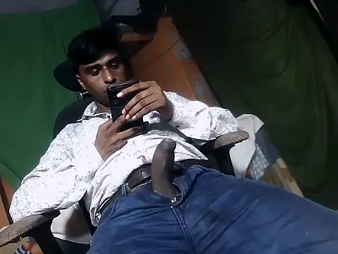 desiboy1101 online show from September 30, 2025, 1:17 pm