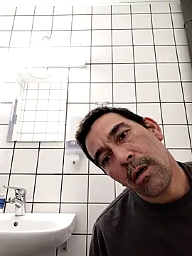 Snapshot of dick81 chatting on April 23, 2026, 2:51 pm dick81 online show from April 23, 2026, 2:51 pm