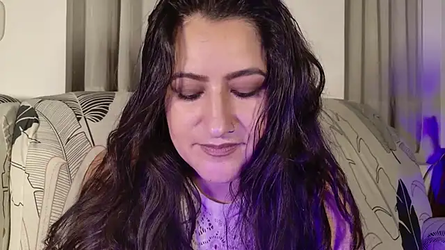 Snapshot of DeesseLuxure chatting on January 17, 2026, 6:17 am DeesseLuxure online show from January 17, 2026, 6:17 am