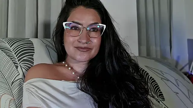 Snapshot of DeesseLuxure chatting on April 2, 2026, 4:08 am DeesseLuxure online show from April 2, 2026, 4:08 am