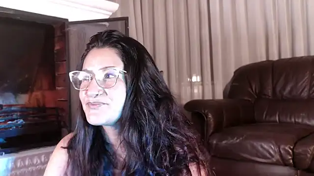 Snapshot of DeesseLuxure chatting on March 20, 2026, 5:19 am DeesseLuxure online show from March 20, 2026, 5:19 am