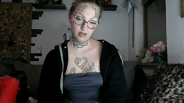 RoxxyInk online show from February 8, 2026, 2:31 am