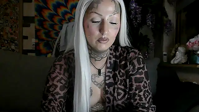 RoxxyInk online show from November 19, 2025, 10:54 pm