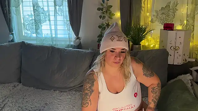 Monageil online show from November 23, 2025, 10:03 am