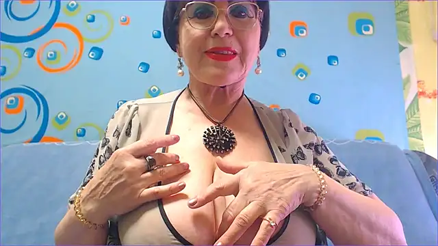 Snapshot of NaughtyMOM4uX chatting on September 28, 2025, 8:54 am NaughtyMOM4uX online show from September 28, 2025, 8:54 am