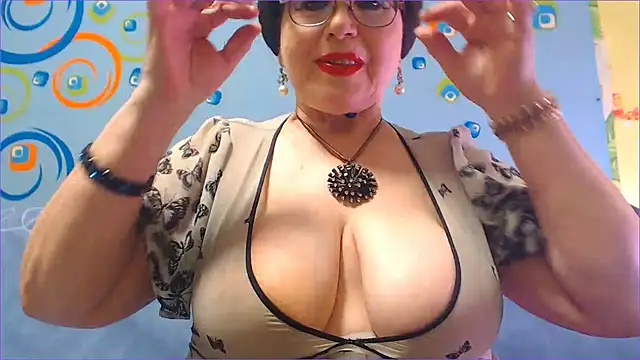 Snapshot of NaughtyMOM4uX chatting on March 15, 2025, 8:58 am NaughtyMOM4uX online show from March 15, 2025, 8:58 am