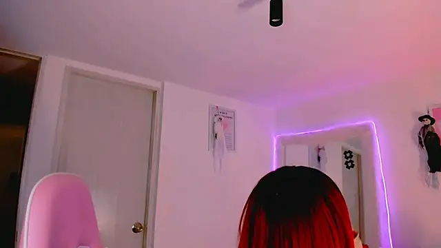 Snapshot of dulce_doll1 chatting on October 25, 2025, 2:33 am dulce doll1 online show from October 25, 2025, 2:33 am