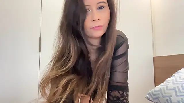 Snapshot of Leilacharlotte chatting on July 6, 2026, 12:45 pm Leilacharlotte online show from July 6, 2026, 12:45 pm