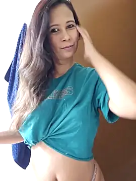 Snapshot of Leilacharlotte chatting on February 28, 2026, 12:49 pm Leilacharlotte online show from February 28, 2026, 12:49 pm