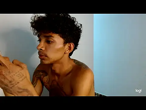  dannyaldana  online show from November 11, 2025, 10:15 pm