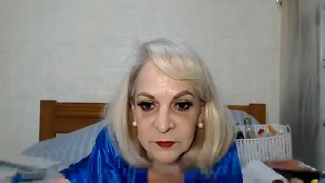 Snapshot of awild_kitten chatting on June 7, 2026, 10:42 am awild kitten online show from June 7, 2026, 10:42 am