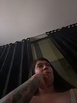 emilyjohanson online show from April 11, 2026, 5:26 am