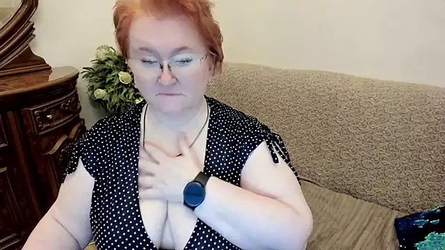 leiamillersonn online show from November 17, 2025, 6:56 pm