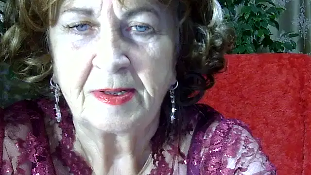 Emma52610 online show from November 26, 2025, 4:07 pm