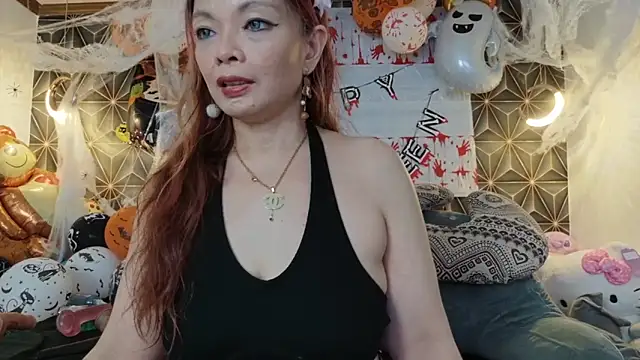 Snapshot of yummymeily chatting on November 2, 2025, 2:33 pm yummymeily online show from November 2, 2025, 2:33 pm