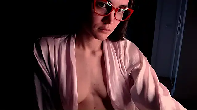 EvelynGG online show from March 6, 2026, 11:49 am