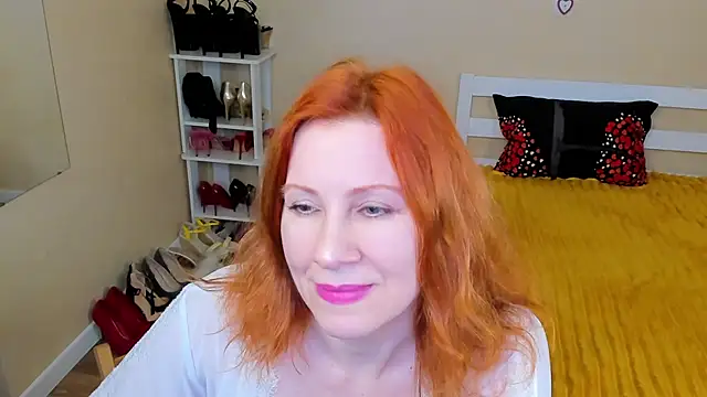 Snapshot of FoxySophia chatting on July 4, 2026, 8:35 pm FoxySophia online show from July 4, 2026, 8:35 pm