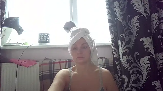 Snapshot of LindaStarS chatting on February 3, 2026, 6:22 am LindaStarS online show from February 3, 2026, 6:22 am