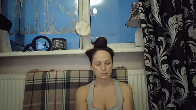 Snapshot of LindaStarS chatting on February 18, 2026, 4:43 am LindaStarS online show from February 18, 2026, 4:43 am