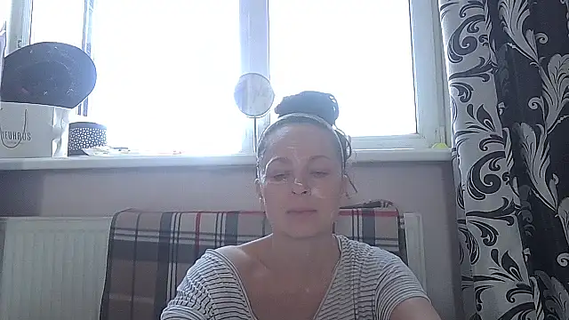Snapshot of LindaStarS chatting on May 15, 2026, 5:27 am LindaStarS online show from May 15, 2026, 5:27 am