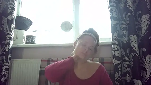 Snapshot of LindaStarS chatting on April 15, 2026, 4:07 am LindaStarS online show from April 15, 2026, 4:07 am
