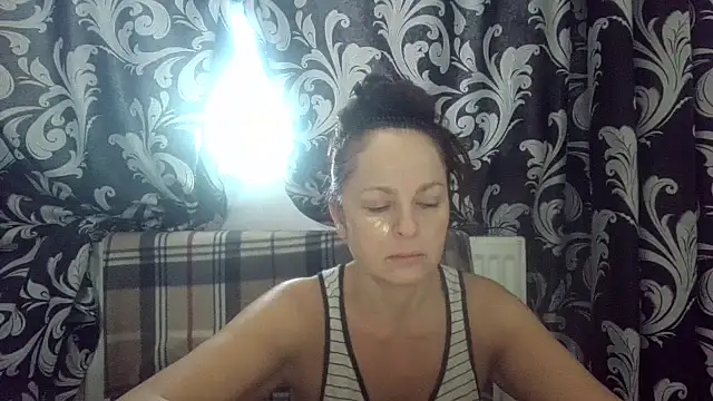 LindaStarS online show from November 14, 2025, 7:34 am