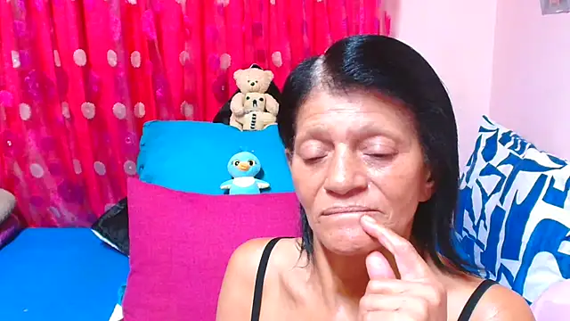 SLUTTYROXY online show from April 5, 2026, 5:52 pm