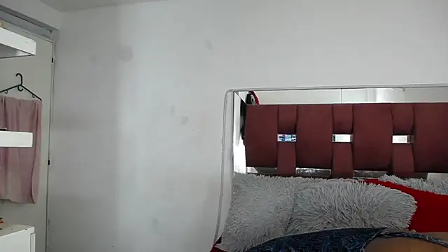 LoraineBigCockTs online show from November 30, 2025, 12:00 am