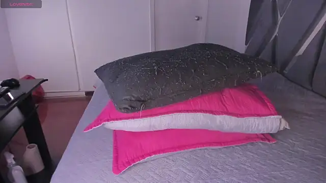 Snapshot of moonsweet1 chatting on November 12, 2025, 5:28 pm moonsweet1 online show from November 12, 2025, 5:28 pm