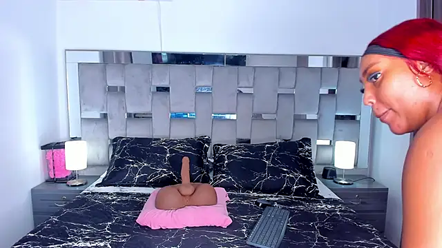 Cammiila online show from November 22, 2025, 3:11 pm