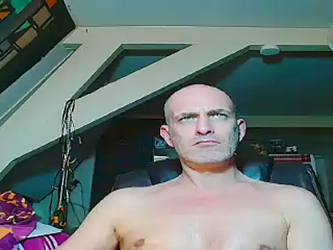 maxhard77 online show from January 17, 2025, 1:36 am