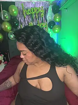 yanza2002 online show from April 4, 2026, 7:53 pm