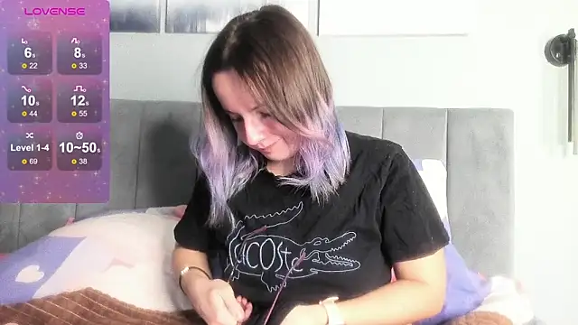 MilaniaCute online show from December 1, 2025, 3:46 pm