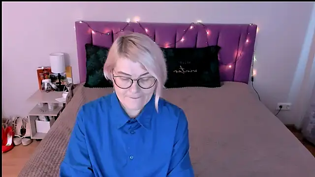 sabrinamacmarren online show from December 14, 2025, 11:27 am