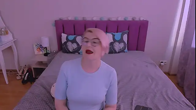 sabrinamacmarren online show from February 16, 2026, 9:41 am