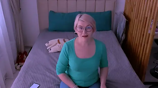 sabrinamacmarren online show from March 1, 2026, 9:09 am