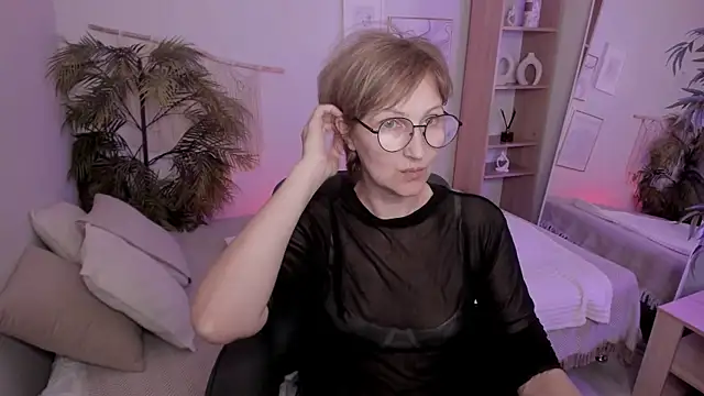 Snapshot of Paris_Cherry chatting on July 9, 2026, 6:40 pm Paris Cherry online show from July 9, 2026, 6:40 pm
