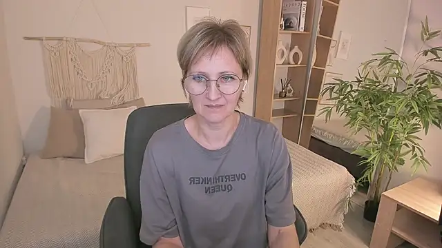 Paris Cherry online show from October 26, 2025, 8:31 pm